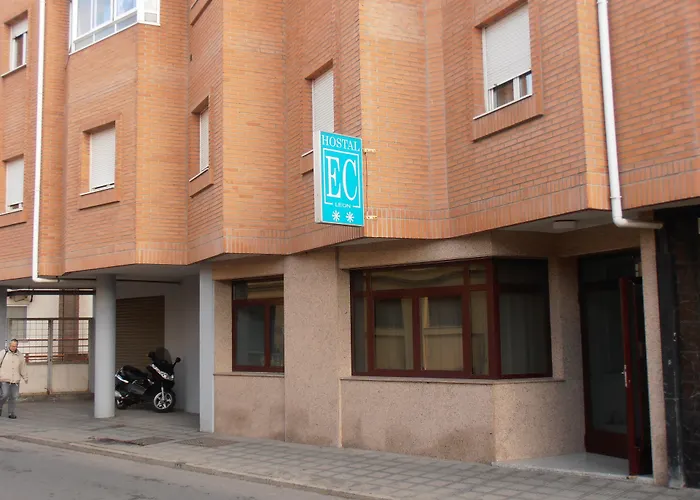 Hostal ** EC León